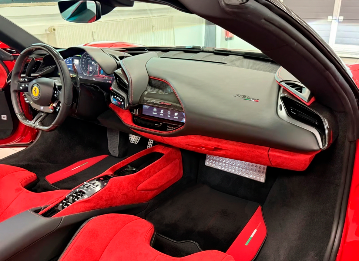 Black Sheepskin Floor Mats for Ferrari Portofino M (2018-2023) with Leather - AutoWin.EU