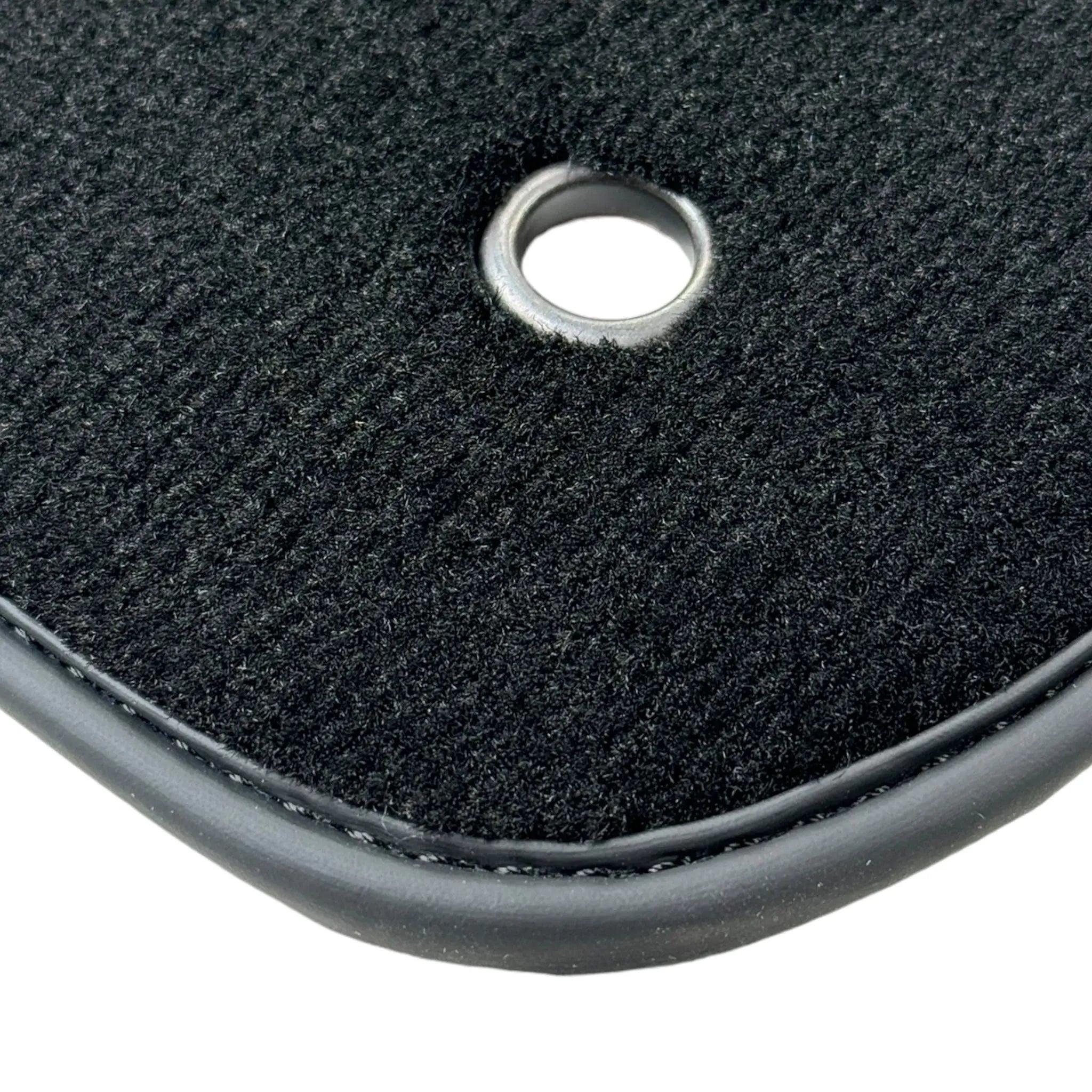 Black Floor Mats for Jeep Cherokee KL (2014-2024) - AutoWin