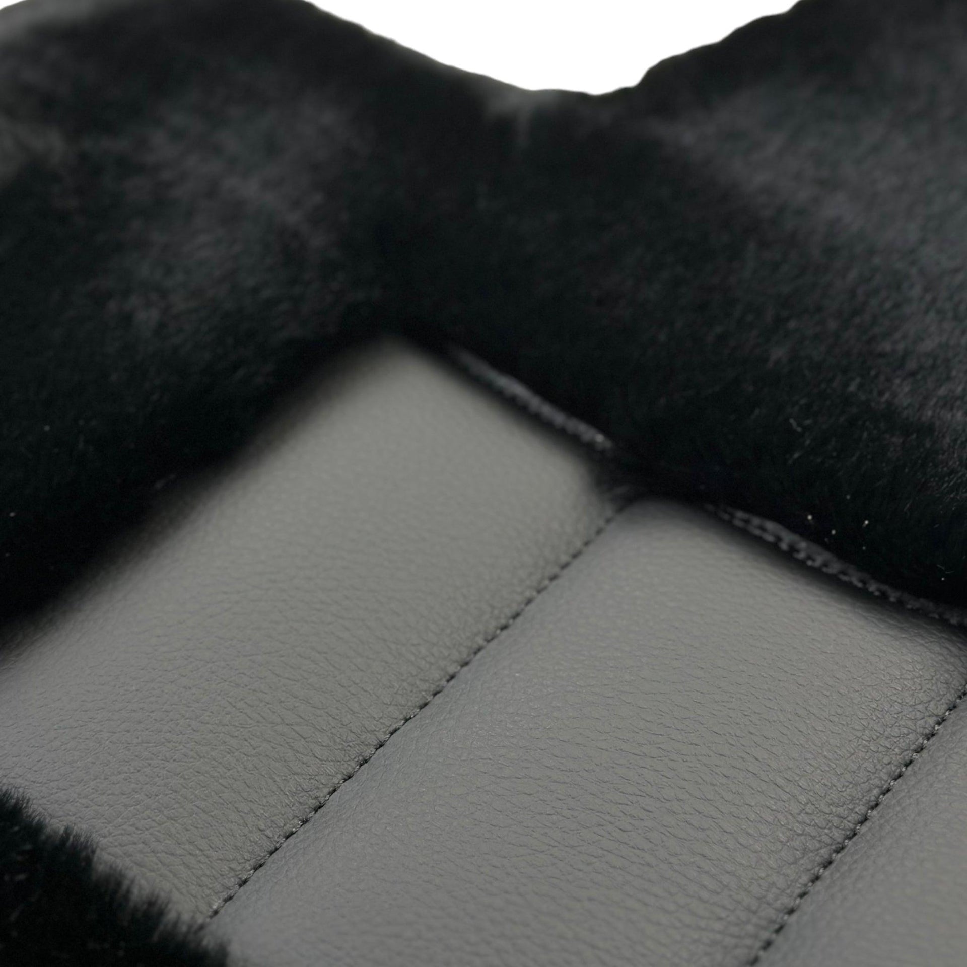 Black Sheepskin Floor Mats for Lamborghini Urus (2018-2024) | ER56 Design - AutoWin
