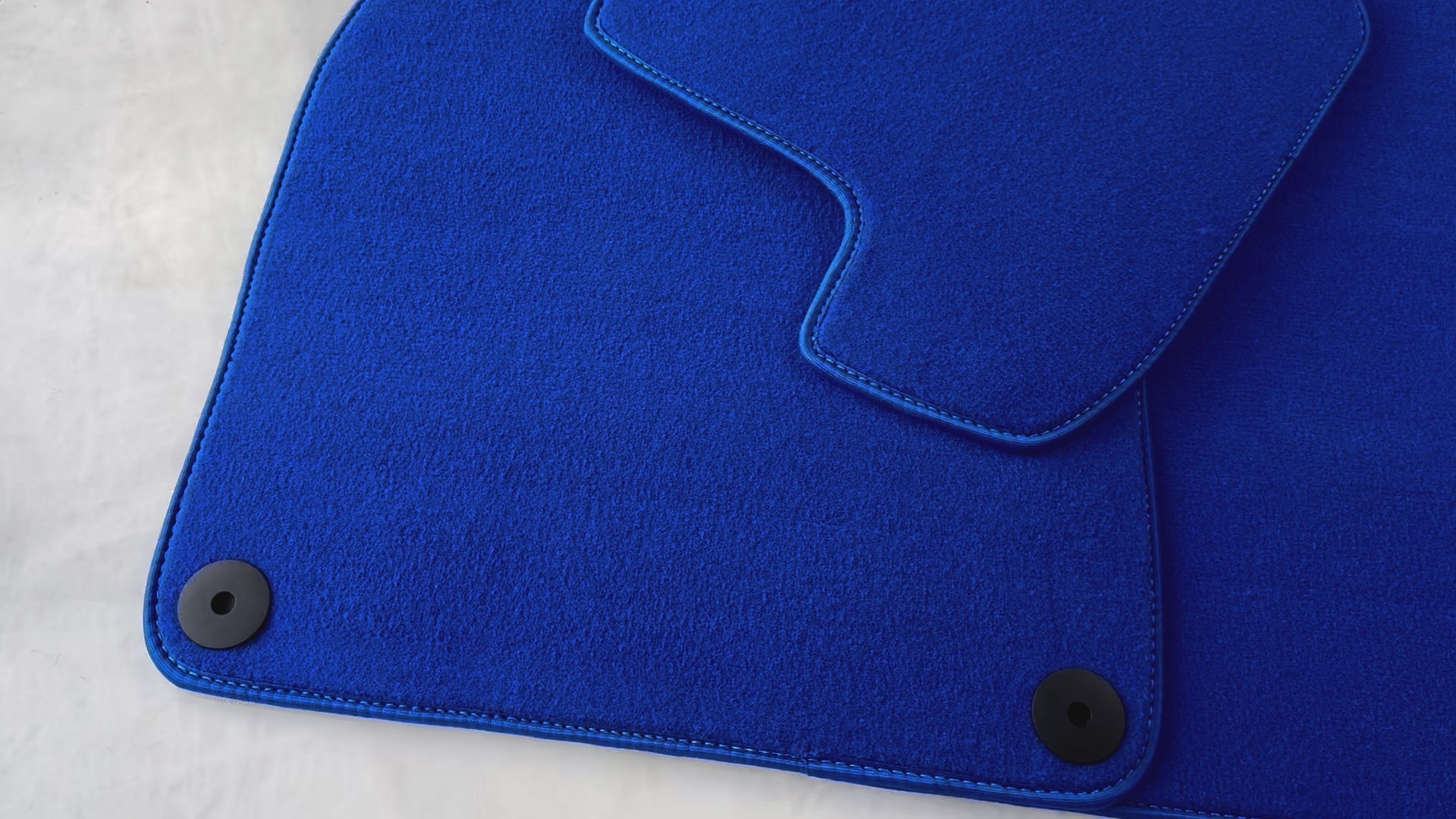 Light Blue Floor Mats for Porsche Cayenne (2018-2023) - AutoWin