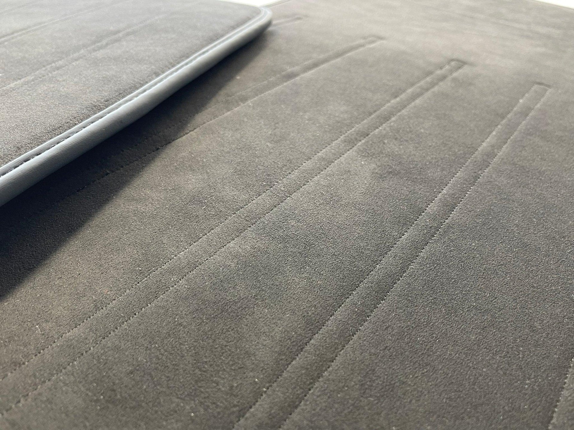 Alcantara Floor Mats For Rolls Royce Black Badge Dawn - AutoWin