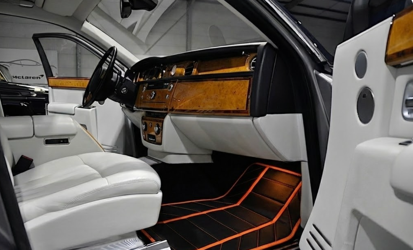 Custom Black Leather Floor Mats for Rolls-Royce Phantom VIII (2017-2024) - ER56 Design