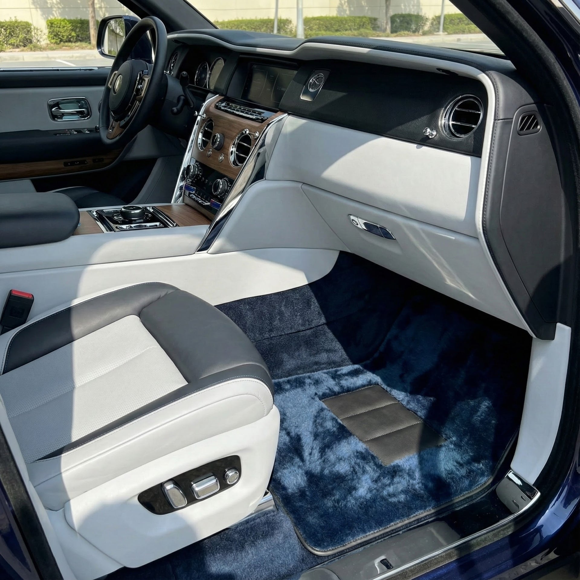 Black Sheepskin Floor Mats for Rolls-Royce Cullinan | Orange Trim - AutoWin