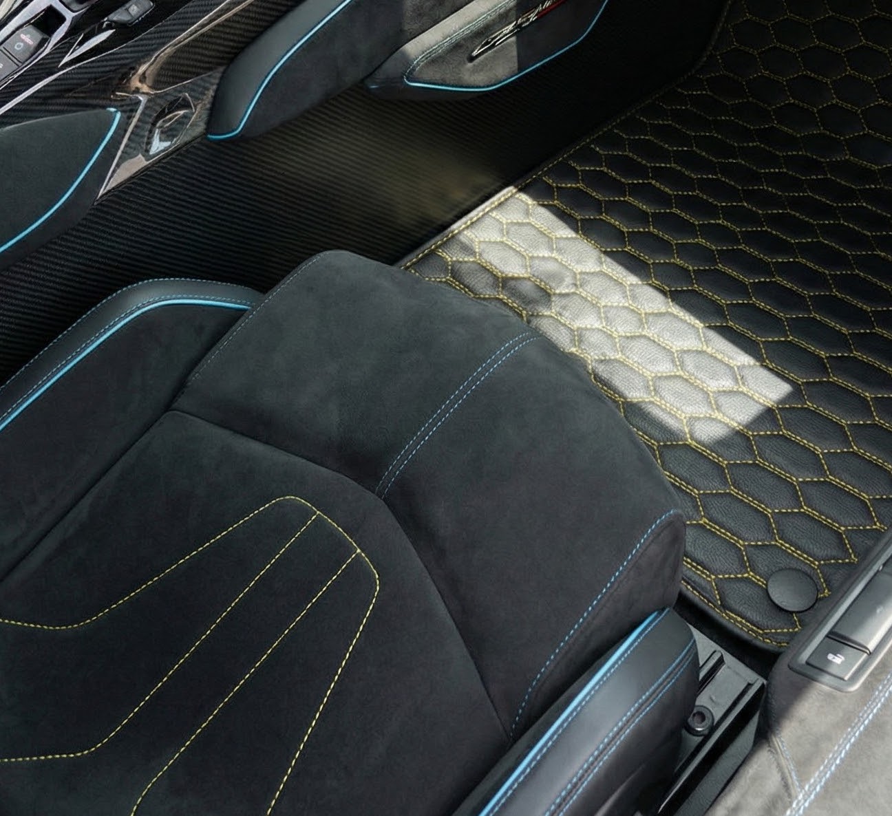 Customizable Leather Floor Mats with Divario Pattern for Lamborghini Centenario (2016-2017) - AutoWin