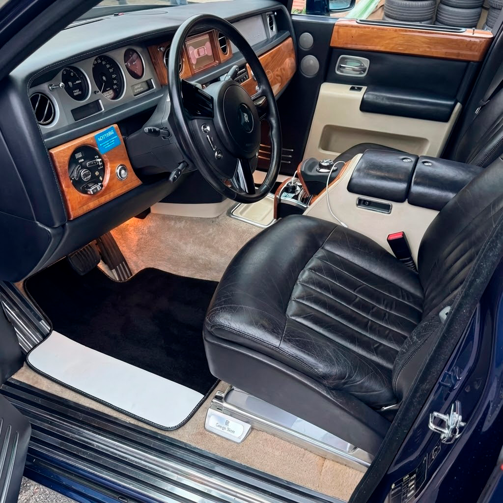 Custom Black Leather Floor Mats for Rolls-Royce Phantom VIII (2017-2024) - ER56 Design