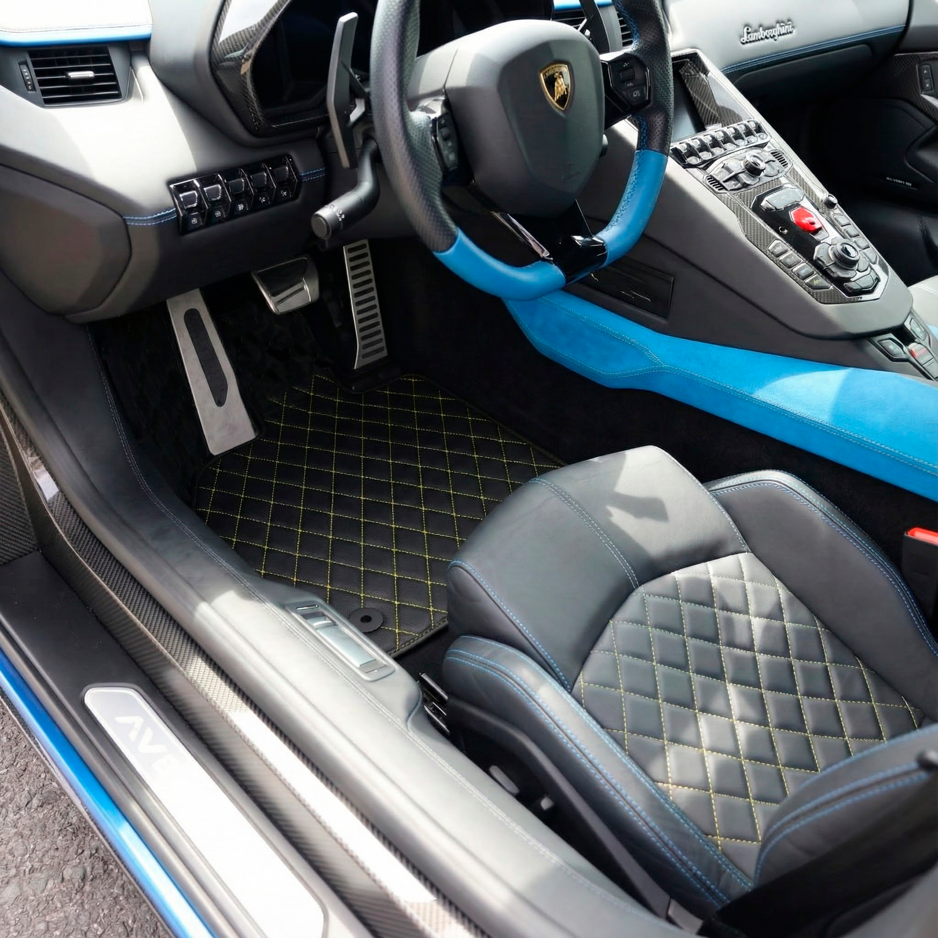 Customizable Leather Floor Mats with Divario Pattern for Lamborghini Aventador SV (2012-2022) - AutoWin