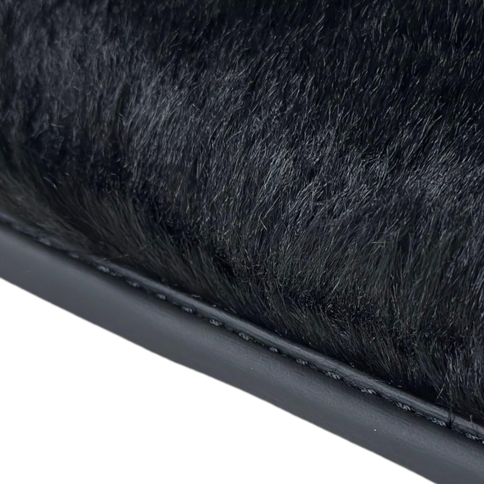 Black Sheepskin Floor Mats for Lamborghini Urus (2018-2024) | ER56 Design - AutoWin