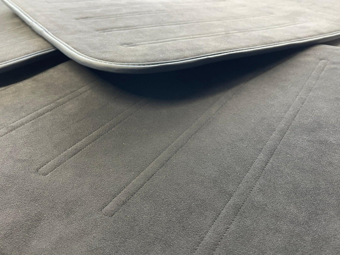 Alcantara Floor Mats For Rolls Royce Black Badge Phantom VIII (2017-2024) - AutoWin